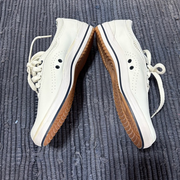 Keds white leather lease up sneakers. Size 8 women’s - Picture 2 of 3